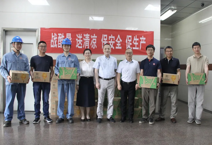 上海医药沈波总裁一行慰问三亿体育官网厂一线员工