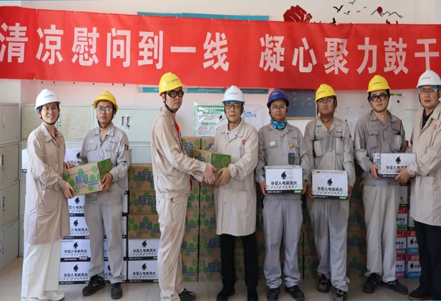 三亿体育官网厂董事长衣学福一行慰问南通常佑一线员工